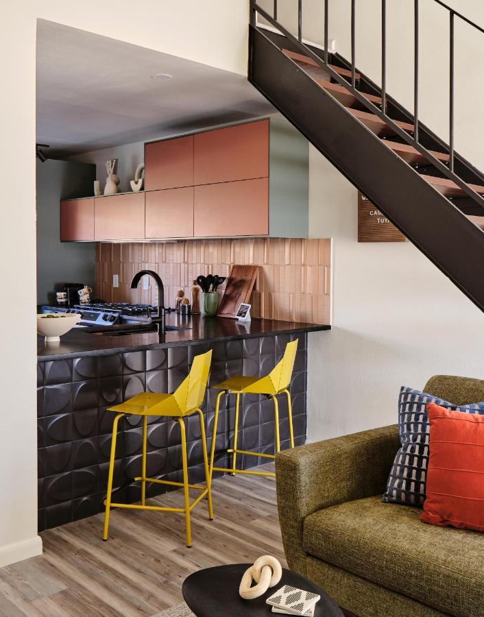 شقة Midcentury Couples Designer Loft - Casa Tuya أوستن المظهر الخارجي الصورة