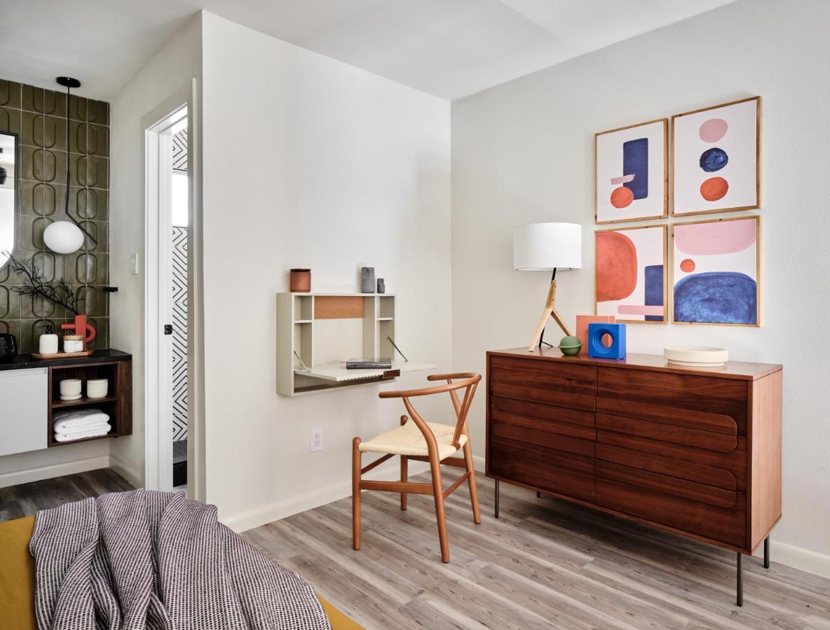 شقة Midcentury Couples Designer Loft - Casa Tuya أوستن المظهر الخارجي الصورة